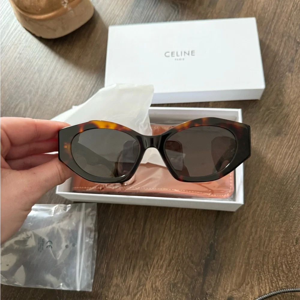 Celine CL40238U Sunglasses - Picture 8 of 10